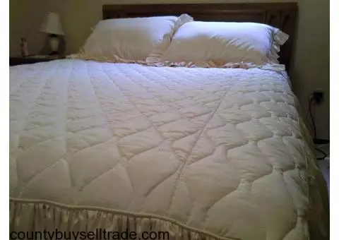 queen size-ivory  bedspread and two shames