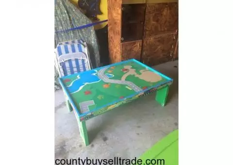 Kid's play table