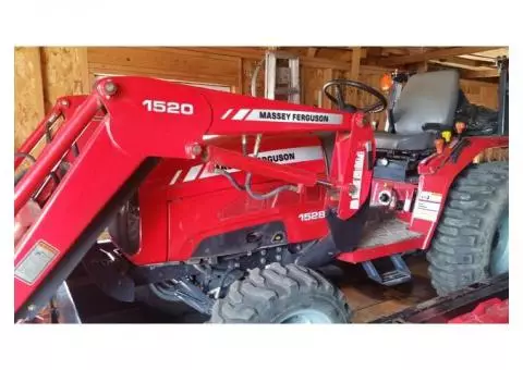 Massey Ferguson 1528 Tractor