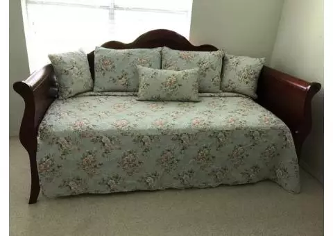 Daybed and Little girls Bedroom set