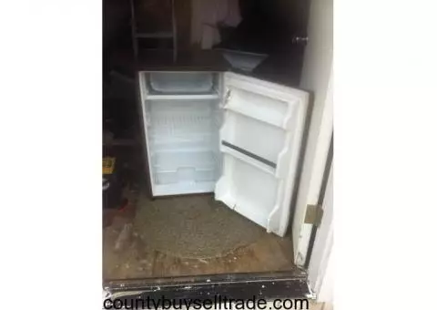 MINI-FRIDGE