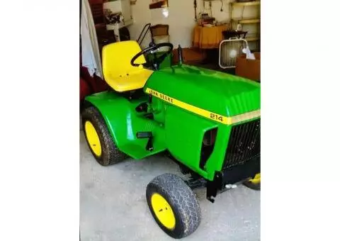 John Deere 214 1978, snow blade and deck