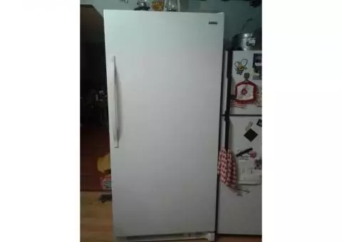 Uprght Kenmore 20 cf freezer