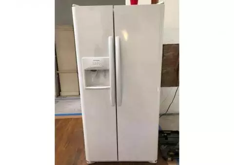 Frigidaire 25.5 cu ft refridgerator- White