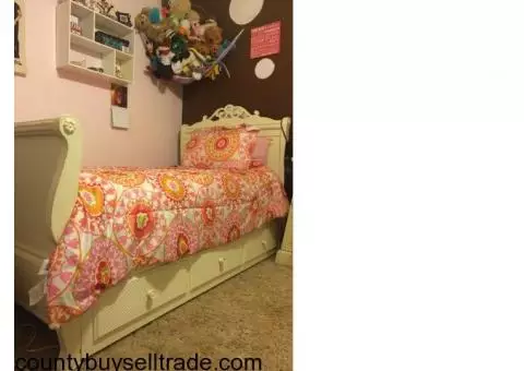 Girls twin sleigh bed with trundle