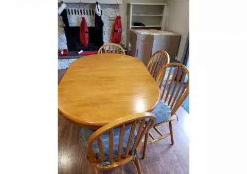 Dining Room Table & Chairs