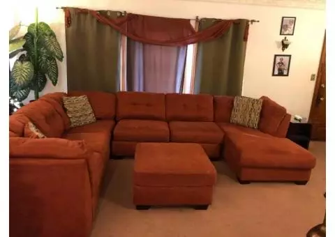 Sectional w/ ottoman