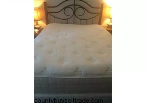 Queen Serta Mattress/Serta box spring/bed frame