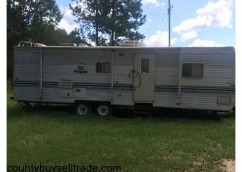 2001 Prowler camper 31 ft super Slideout.