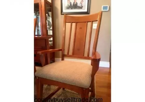 Dining Room Table & Hutch