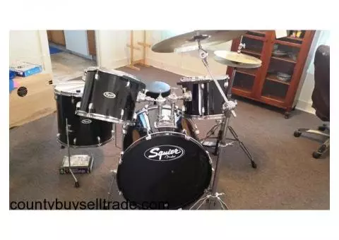 "Squire" by Fender Drum Set