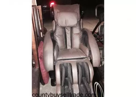 MASSAGE CHAIR