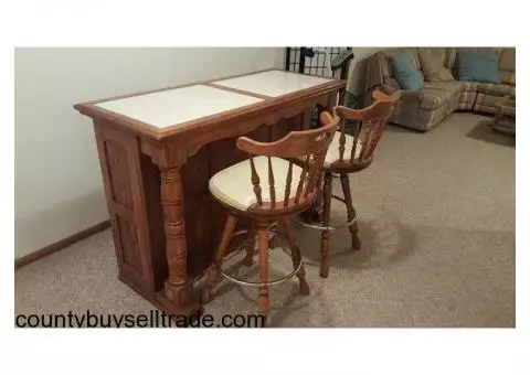 Solid Oak Bar & 2 Stools