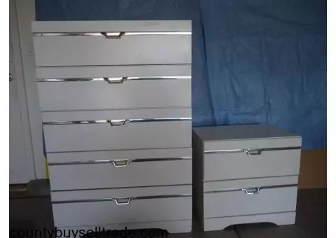 Dresser/nightstand