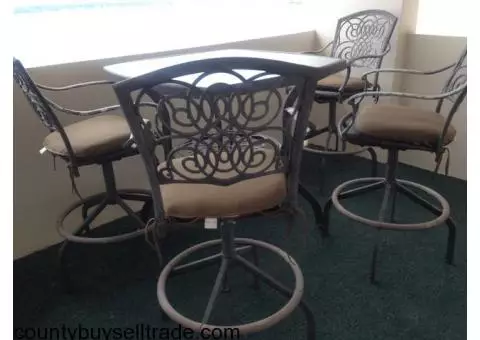 Outdoor Patio Table and chairs