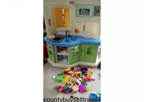 Kids play kitchen