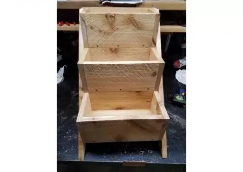 CEDAR PLANTER BOXES, BIRD HOUSES & SQUIRREL FEEDERS