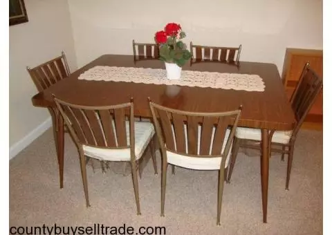 Large Dining Room Table with 2 Leaves