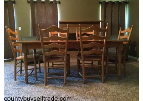 Solid Oak Dining Table w/ 6 chairs