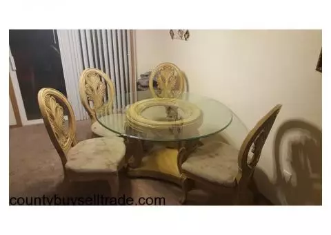 Glass top dining table w/ 4 chairs