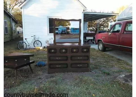 dresser with mirror