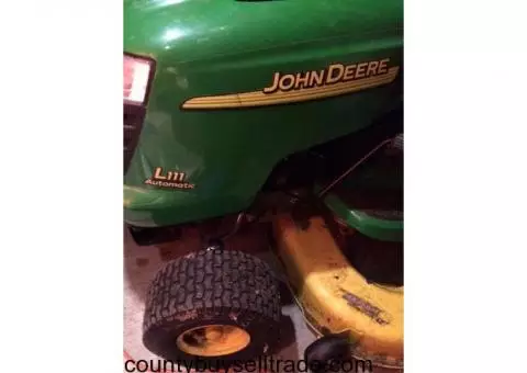 JOHN DEERE RIDING LAWNMOWER