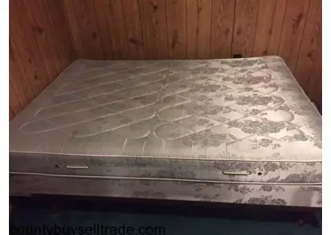 Full size mattress and box springs