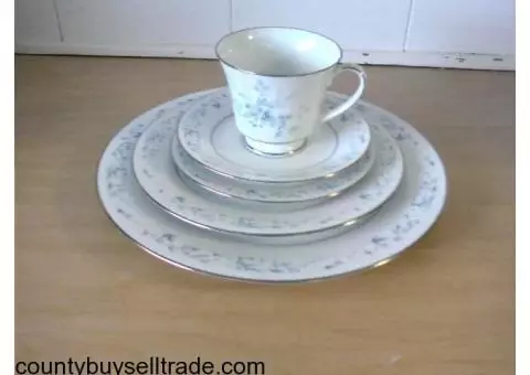 NORITAKE CHINA - Pattern: CAROLYN