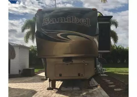 2013 Sanibel Fifth Wheel for Sale