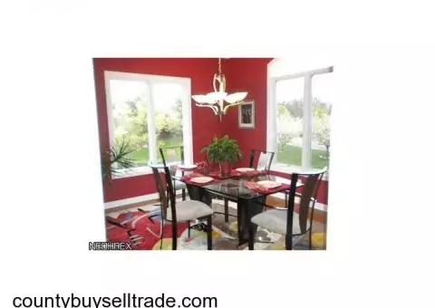 Contemporary Glass Table and 4 Chairs