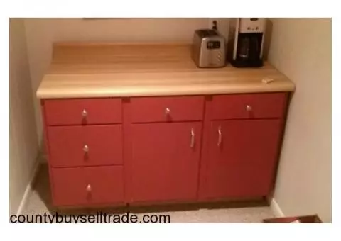 Kitchen Cabinets & Countertop