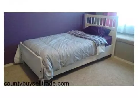 White twin bed