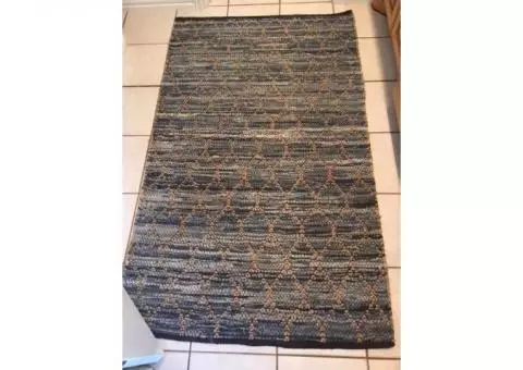 AREA RUG