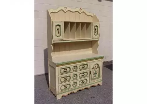 Dresser w/Hutch...Stanley Furniture