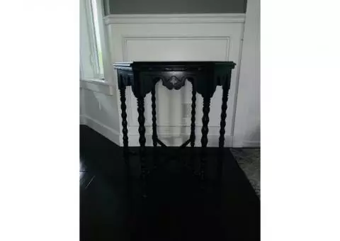 Accent table