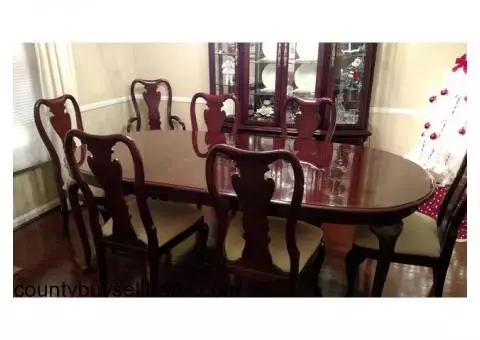 Dining Room Set/China Hutch