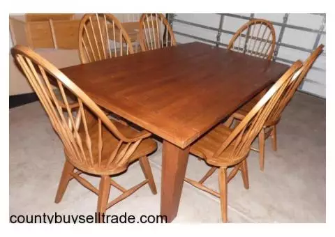 Broyhill Attic  Heirloom Dining set