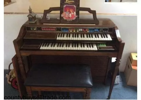 Thomas Playmate Organ with Color-Glo