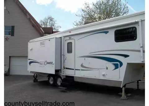 A 2002' 5th Cameo Camper