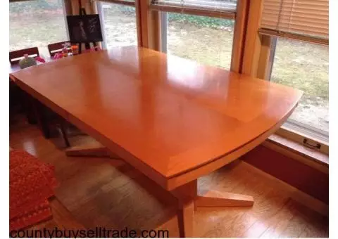 Dining room table & 6 chairs