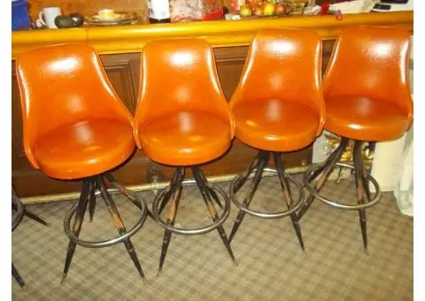 4 HUNTERS HOME BAR STOOLS