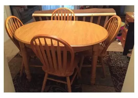 Solid Oak Wood Dining Table With Adjustable Leaf and Four Chairs