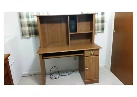 Computer desk