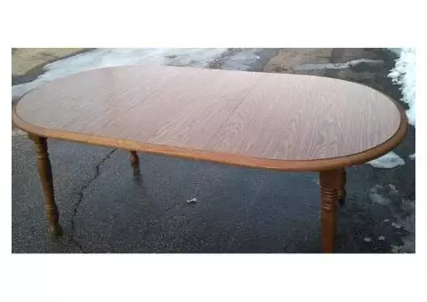 Table and Chairs- Solid Oak Like New