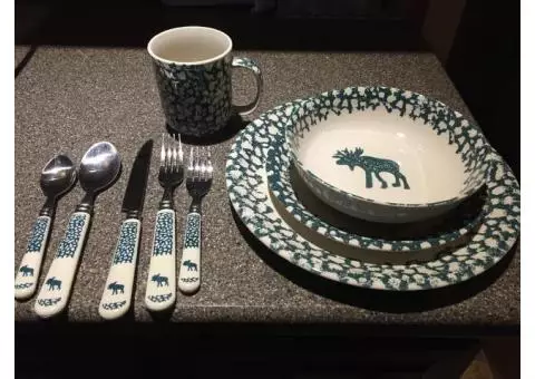 Moose design dish set