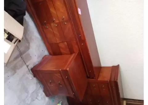 Dresser set