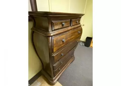 Dresser set