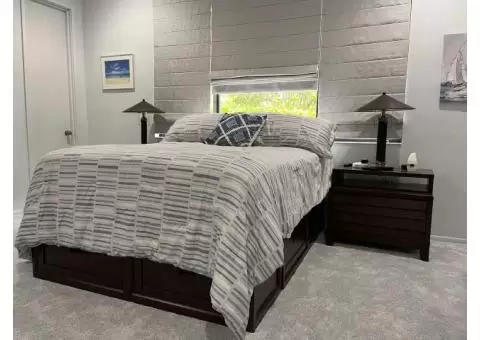 Queen bed, mattress, nightstands and lamps