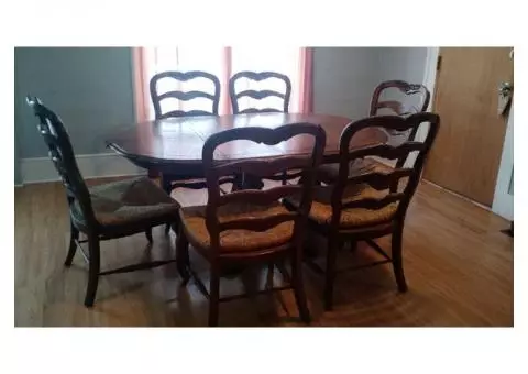 Table with 6 chairs