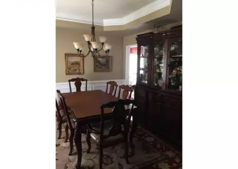 Like New Dining Room Set